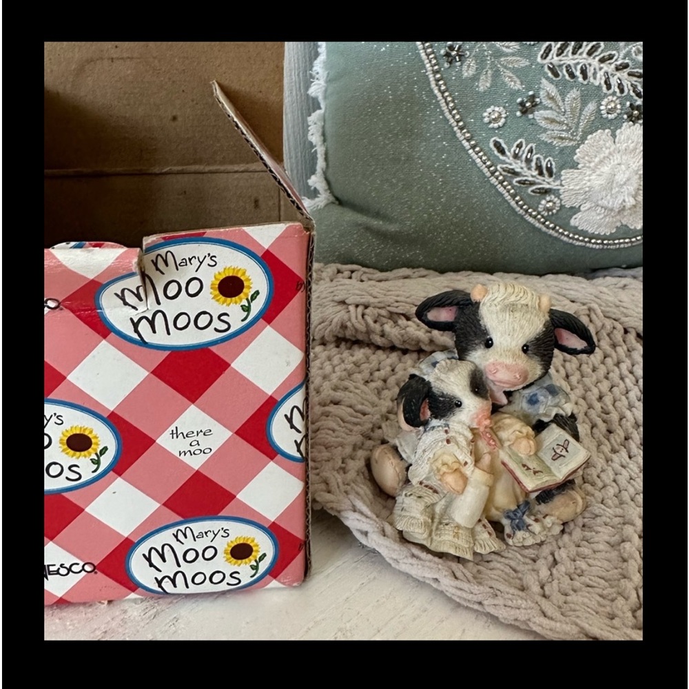 Mary Moo Moos Pasture Bedtime Cowgirl Reading to Baby Cow # 627763 1993 Enesco